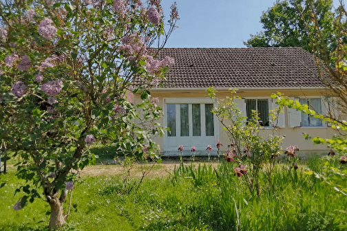 Maison au calme - MYENNES